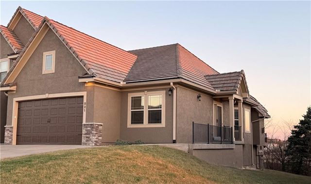 821 NE Lone Hill Drive, Lee's Summit, MO 64064