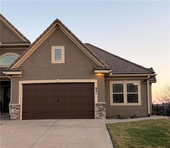 821 NE Lone Hill Drive, Lee's Summit, MO 64064