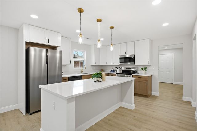 408 S Oak Street, Seneca, SC 29678