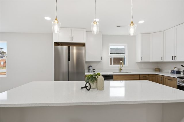 408 S Oak Street, Seneca, SC 29678