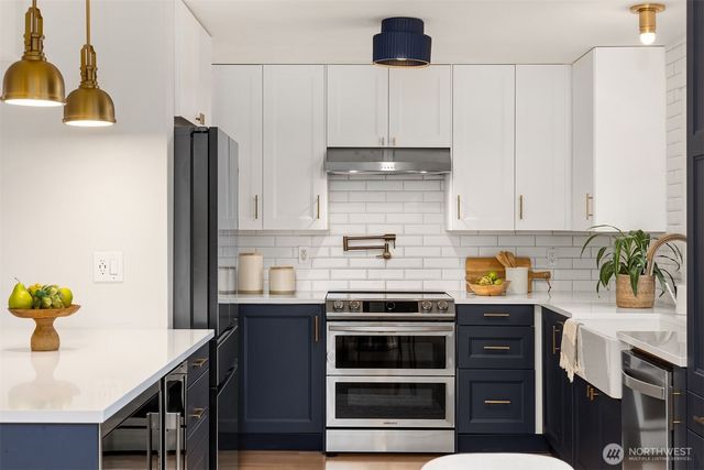 1585 NE Park View Drive, Bainbridge Island, WA 98110