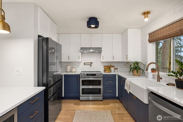 1585 NE Park View Drive, Bainbridge Island, WA 98110