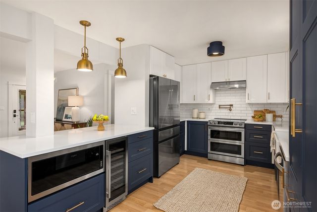 1585 NE Park View Drive, Bainbridge Island, WA 98110