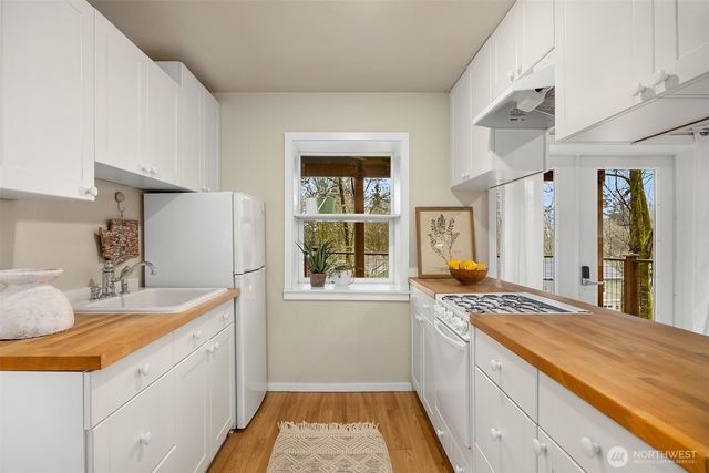 1585 NE Park View Drive, Bainbridge Island, WA 98110