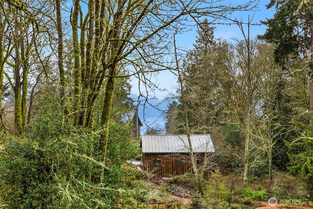 1585 NE Park View Drive, Bainbridge Island, WA 98110