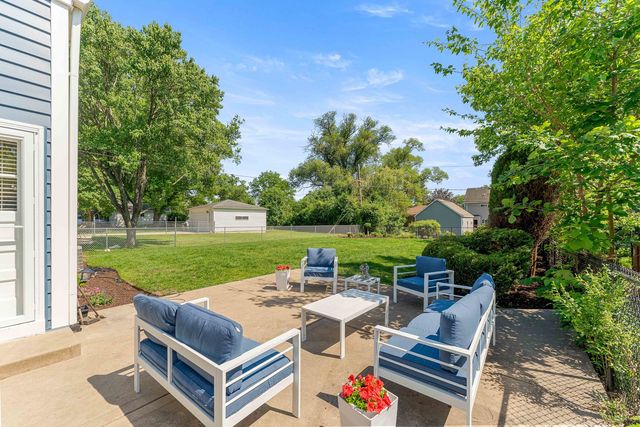 492 W Avery Street, Elmhurst, IL 60126