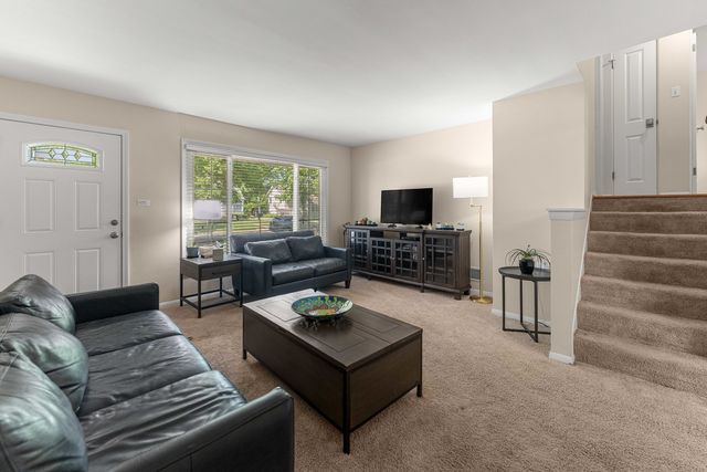 492 W Avery Street, Elmhurst, IL 60126