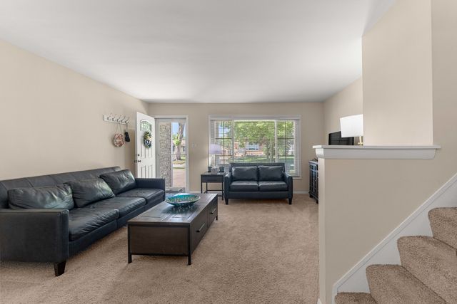 492 W Avery Street, Elmhurst, IL 60126