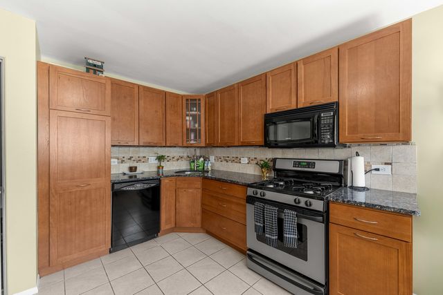 492 W Avery Street, Elmhurst, IL 60126