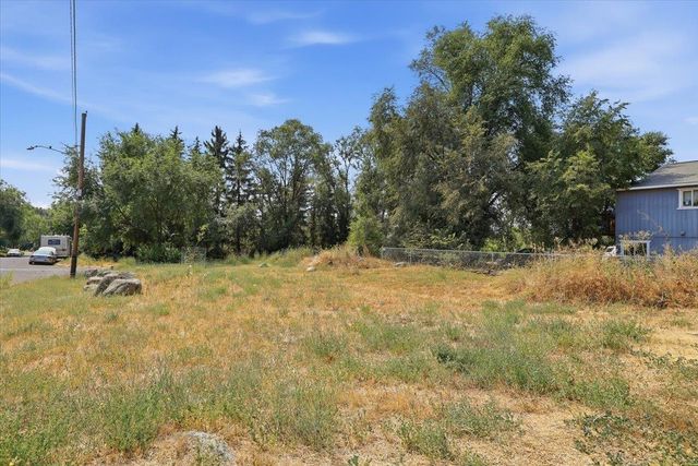 2929 E Jackson Ave, Spokane, WA 99207