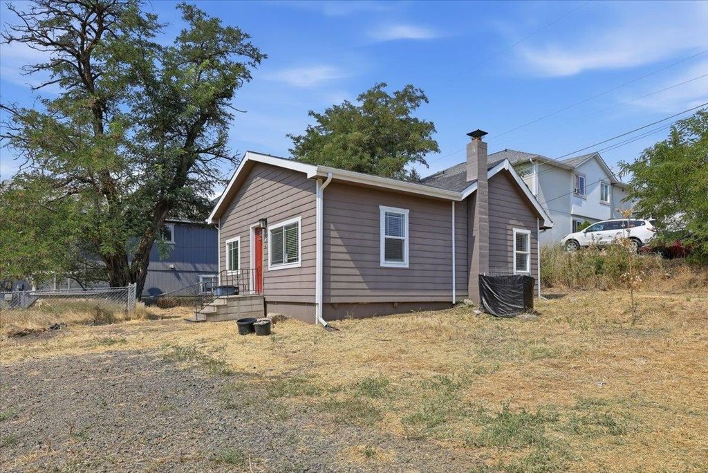 2929 E Jackson Ave, Spokane, WA 99207