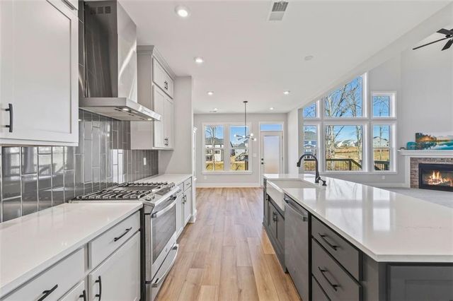 72 Clear Lake Parkway, Hoschton, GA 30548