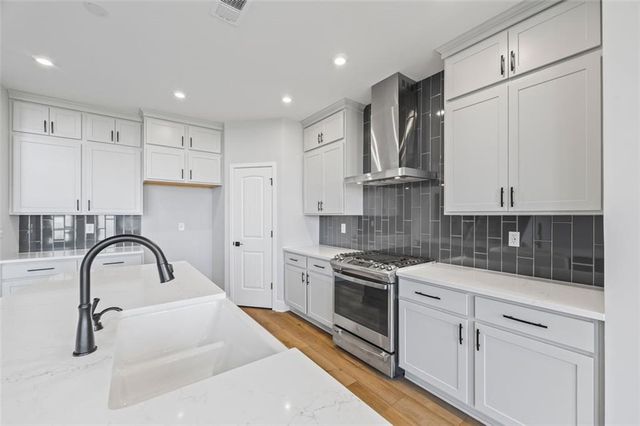 72 Clear Lake Parkway, Hoschton, GA 30548