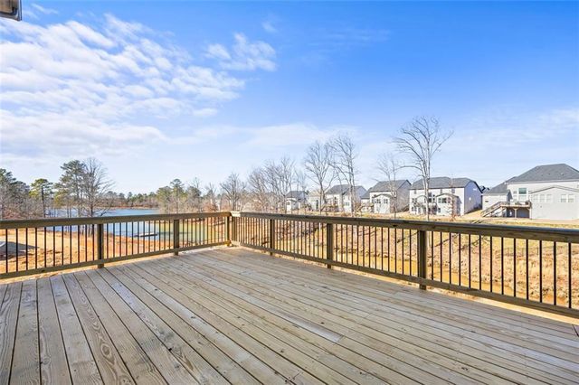 72 Clear Lake Parkway, Hoschton, GA 30548