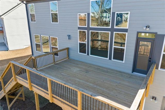 72 Clear Lake Parkway, Hoschton, GA 30548