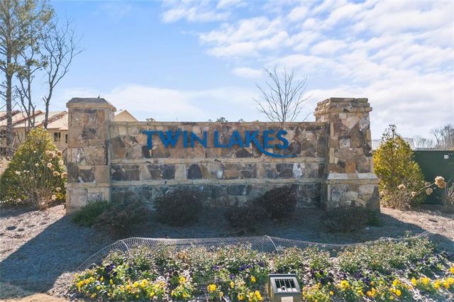 72 Clear Lake Parkway, Hoschton, GA 30548