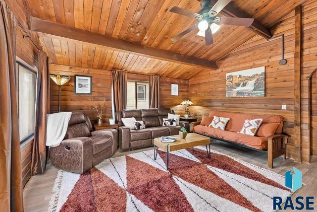 821 N Spring Ave Avenue, Sioux Falls, SD 57104