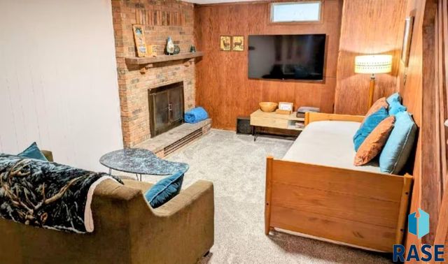 821 N Spring Ave Avenue, Sioux Falls, SD 57104