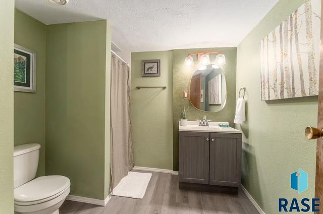 821 N Spring Ave Avenue, Sioux Falls, SD 57104