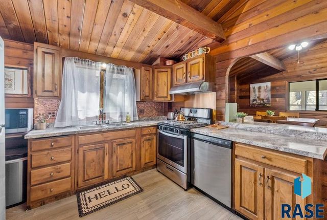 821 N Spring Ave Avenue, Sioux Falls, SD 57104