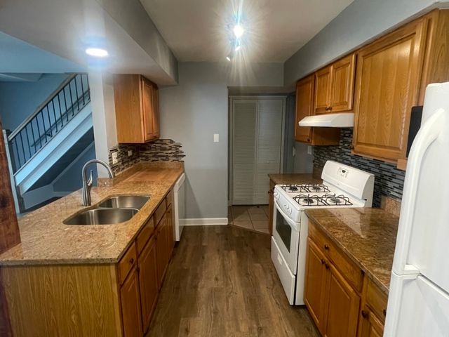 1202 Spur Court, Wheeling, IL 60090