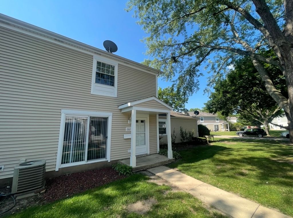 1202 Spur Court, Wheeling, IL 60090