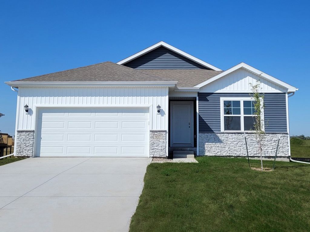 2437 SE Billings Place, West Des Moines, IA 50265