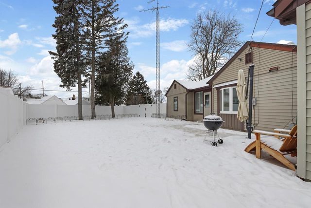 2575 Lincoln ROAD, Kenosha, WI 53143