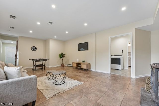 2 Lyonsville Rd, Rockaway Twp., NJ 07005