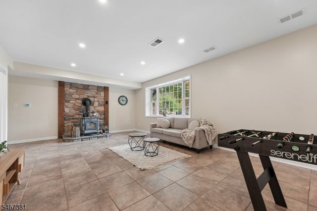 2 Lyonsville Rd, Rockaway Twp., NJ 07005