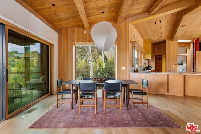 765 N Bonhill Road, Los Angeles, CA 90049