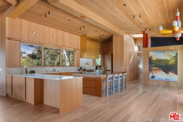 765 N Bonhill Road, Los Angeles, CA 90049