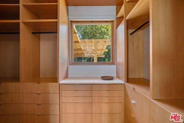 765 N Bonhill Road, Los Angeles, CA 90049