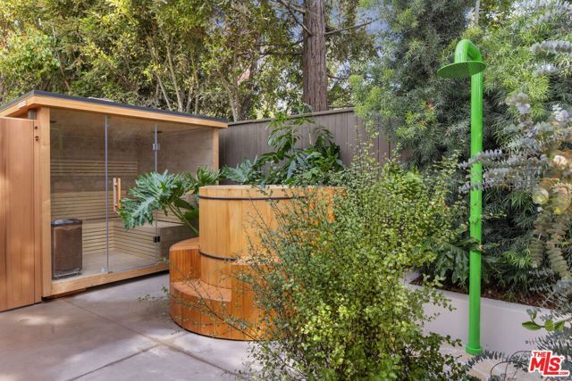 765 N Bonhill Road, Los Angeles, CA 90049