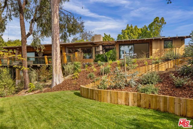 765 N Bonhill Road, Los Angeles, CA 90049