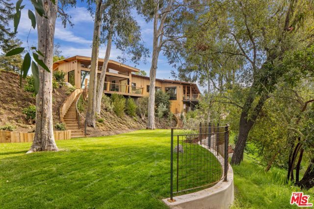 765 N Bonhill Road, Los Angeles, CA 90049