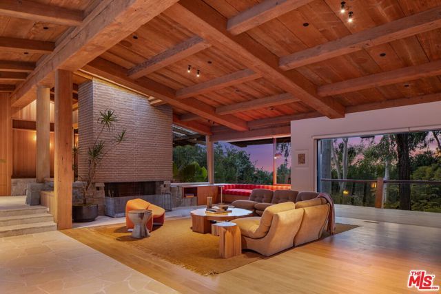 765 N Bonhill Road, Los Angeles, CA 90049