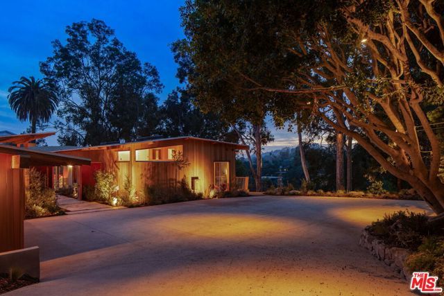 765 N Bonhill Road, Los Angeles, CA 90049