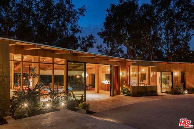 765 N Bonhill Road, Los Angeles, CA 90049