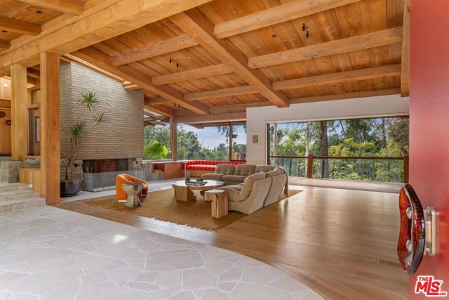 765 N Bonhill Road, Los Angeles, CA 90049