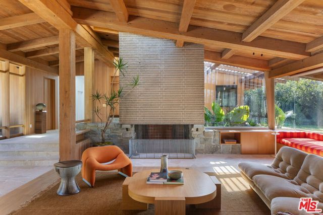 765 N Bonhill Road, Los Angeles, CA 90049