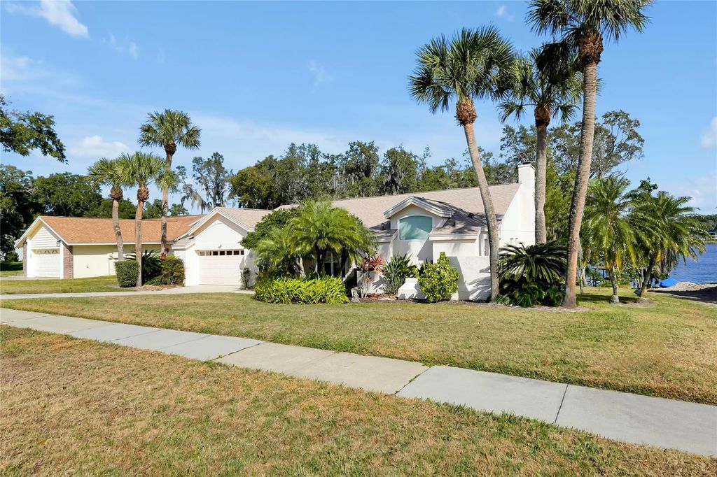 Image 2 of property listing at 816 ROSEMERE CIRCLE, Orlando, FL 32835