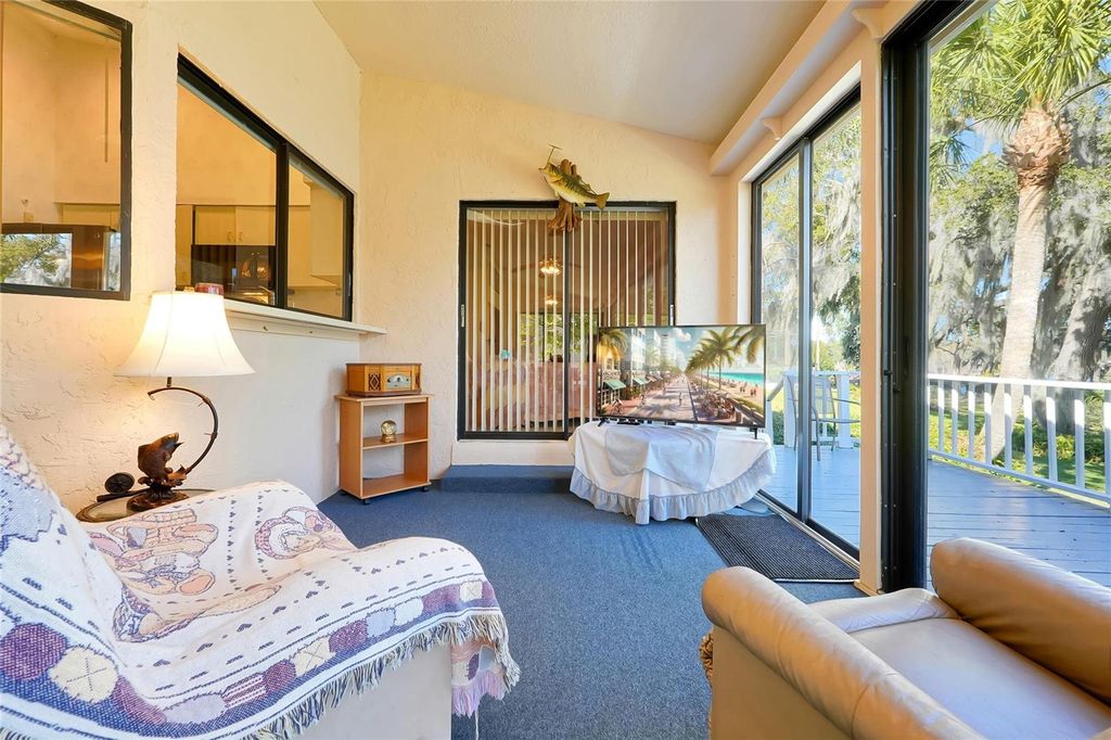 Image 13 of property listing at 816 ROSEMERE CIRCLE, Orlando, FL 32835