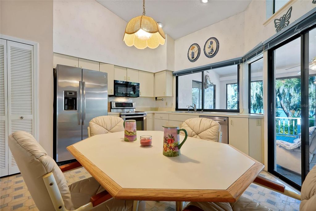 Image 19 of property listing at 816 ROSEMERE CIRCLE, Orlando, FL 32835