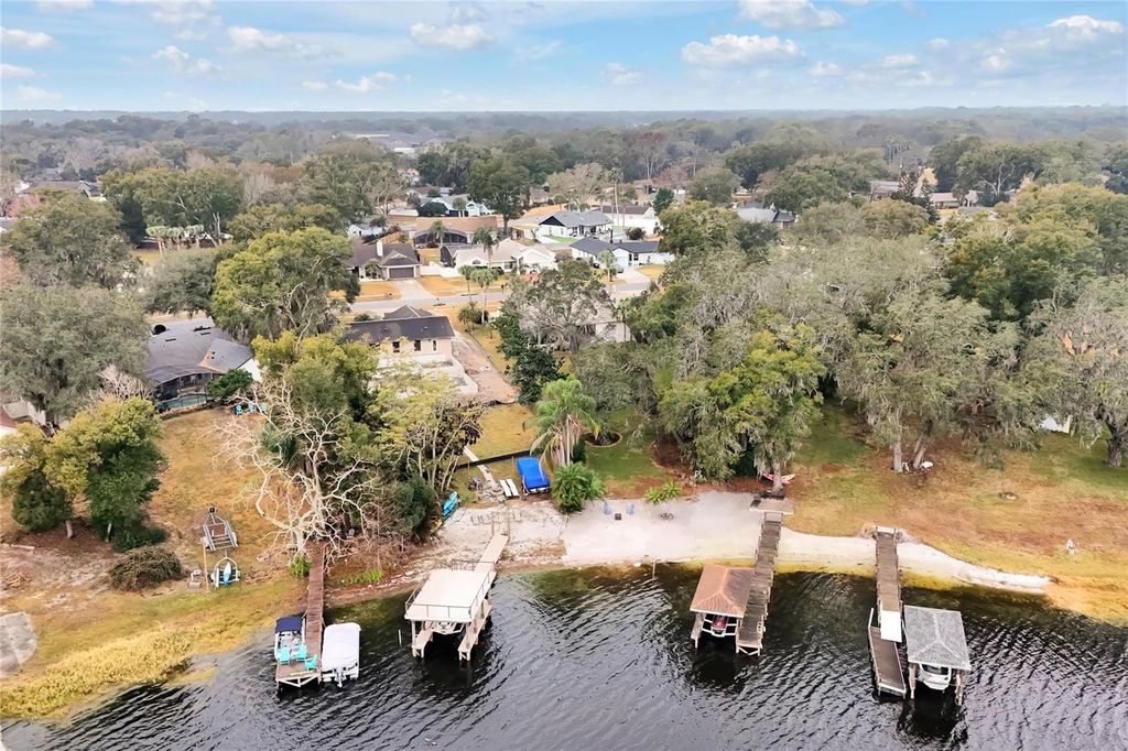 Image 3 of property listing at 816 ROSEMERE CIRCLE, Orlando, FL 32835