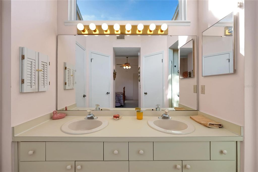 Image 35 of property listing at 816 ROSEMERE CIRCLE, Orlando, FL 32835