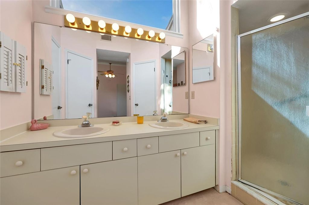 Image 36 of property listing at 816 ROSEMERE CIRCLE, Orlando, FL 32835