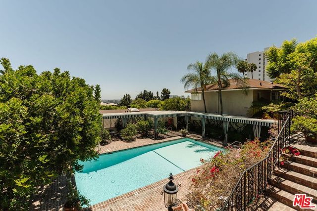1219 Sunset Plaza Drive 3, West Hollywood, CA 90069
