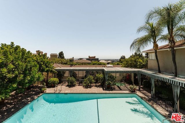 1219 Sunset Plaza Drive 3, West Hollywood, CA 90069