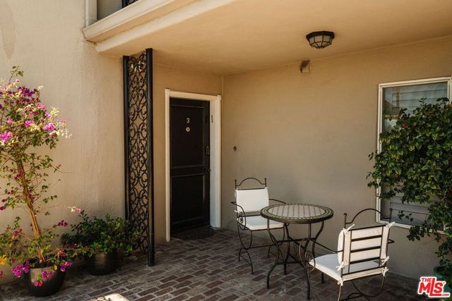 1219 Sunset Plaza Drive 3, West Hollywood, CA 90069